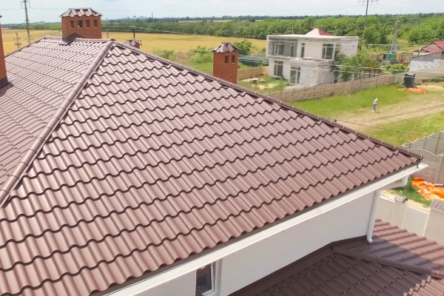 The following guide explains the basic steps to follow when installing aluminium roofing sheets. It also covers the use of self-drilling TEK screws, Lapping tape, and Reciprocating nibblers.